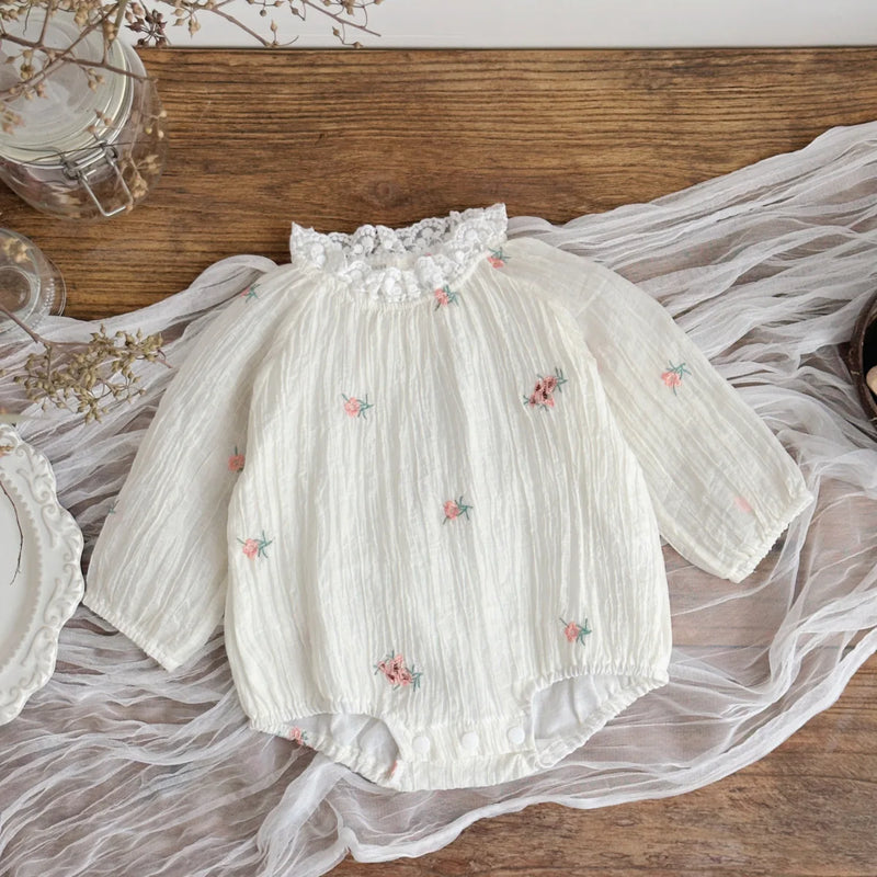 Macacão com Mangas Longas e Bordado