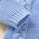 Macacão Manga Longa com Capuz em Tricot