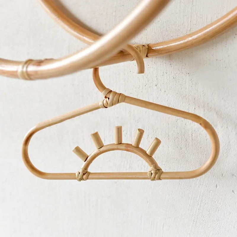 Cabide Infantil em Rattan