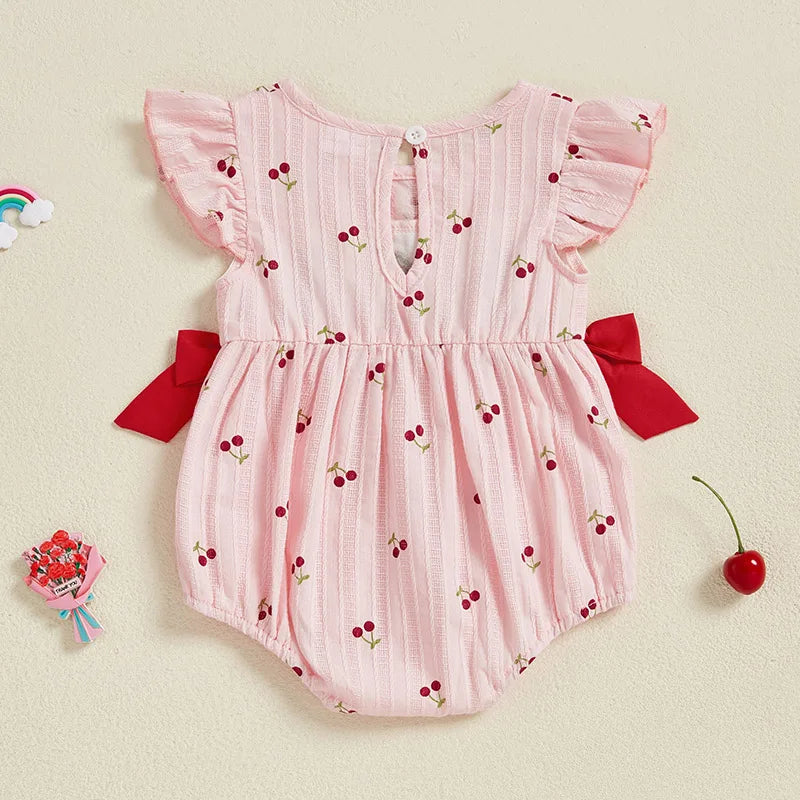 Macacão Curto Detalhes em Bordado Cereja