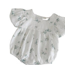 Macacão Curto Bordado Flores