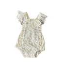 Macacão Curto com Renda e Bordado