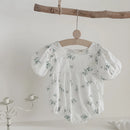 Macacão Curto Bordado Flores