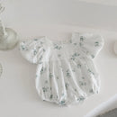 Macacão Curto Bordado Flores