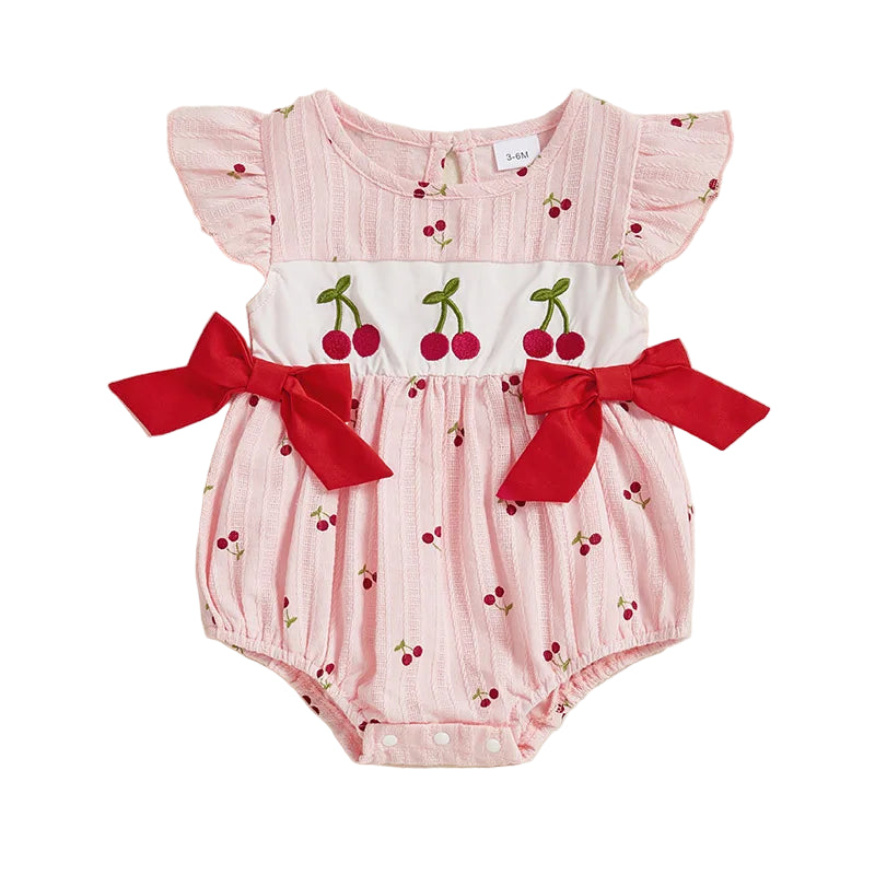 Macacão Curto Detalhes em Bordado Cereja