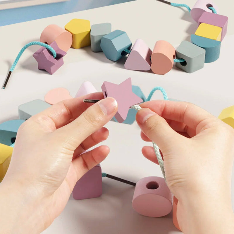 Quebra-Cabeça de Formas e Cores em Madeira