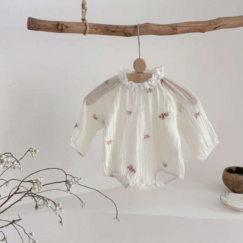 Macacão com Mangas Longas e Bordado